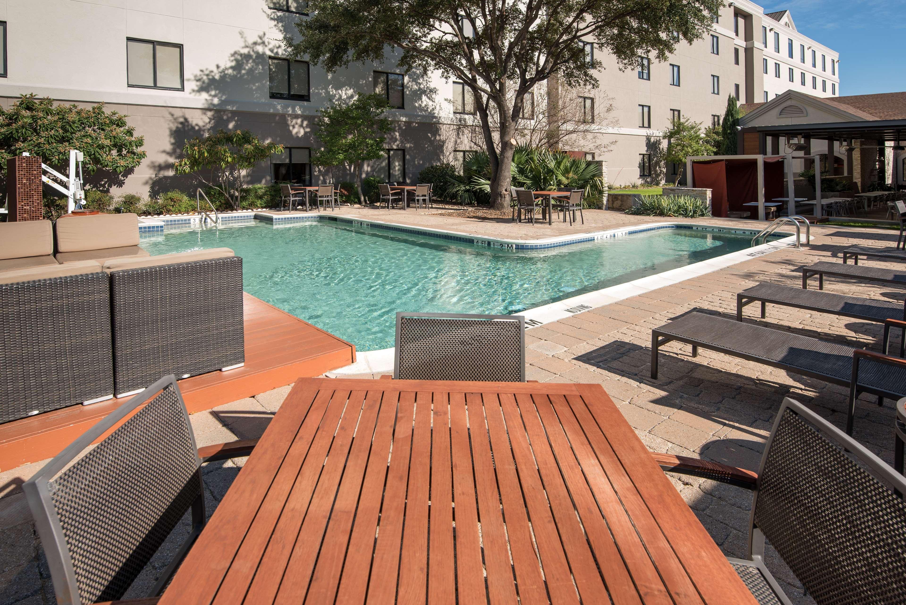 Hilton Garden Inn Las Colinas Irving Bagian luar foto