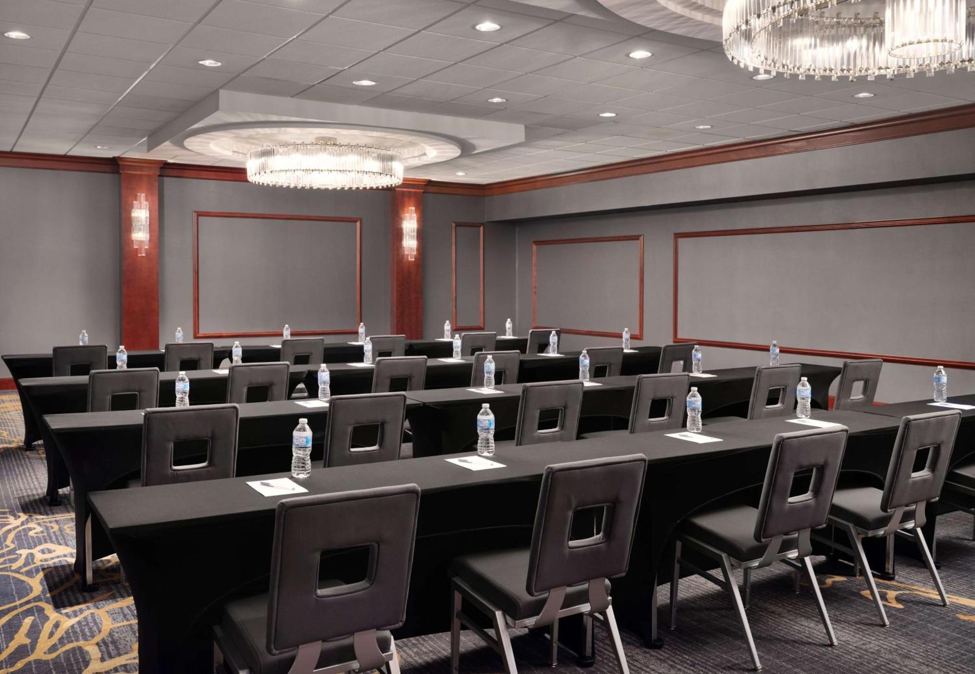 Hilton Garden Inn Las Colinas Irving Bagian luar foto