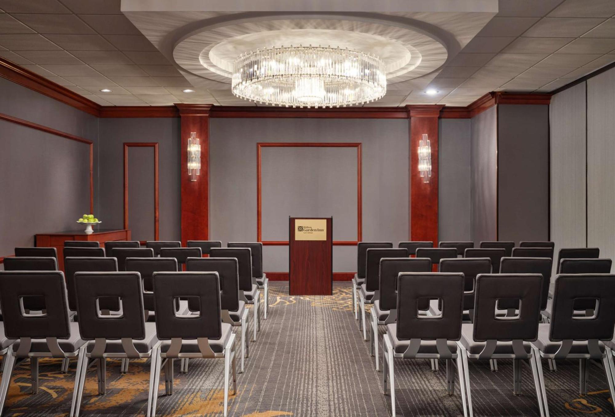 Hilton Garden Inn Las Colinas Irving Bagian luar foto