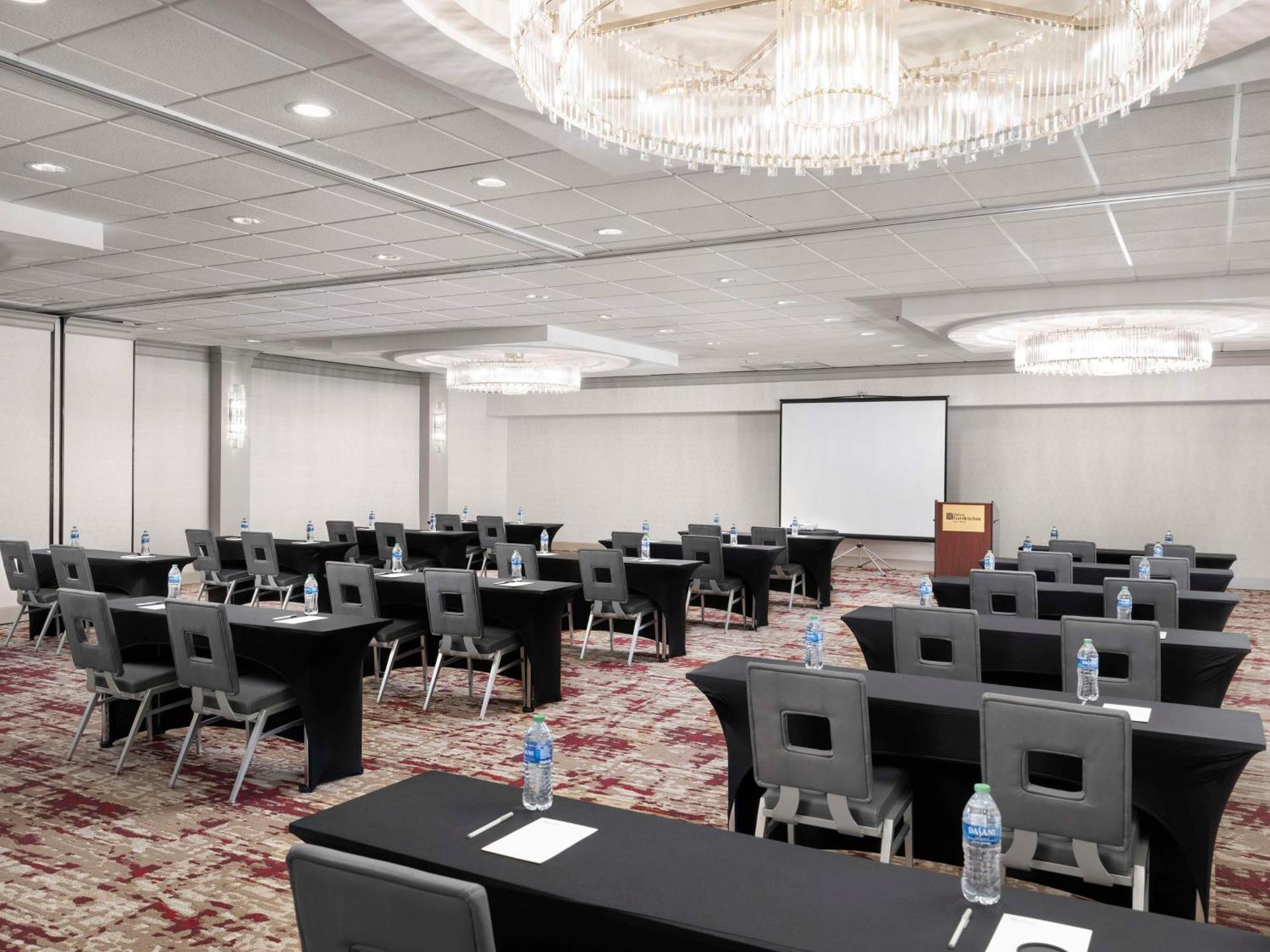 Hilton Garden Inn Las Colinas Irving Bagian luar foto