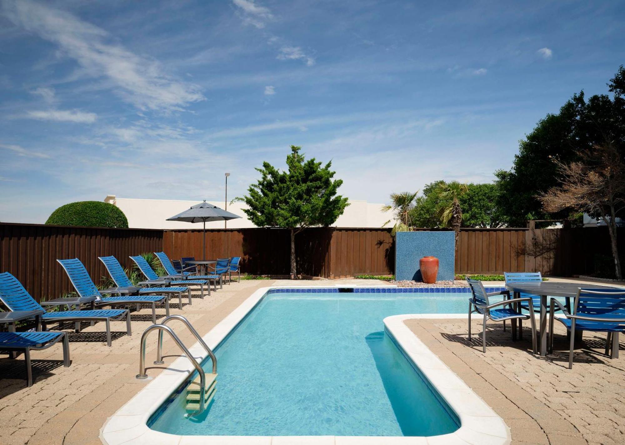 Hilton Garden Inn Las Colinas Irving Bagian luar foto