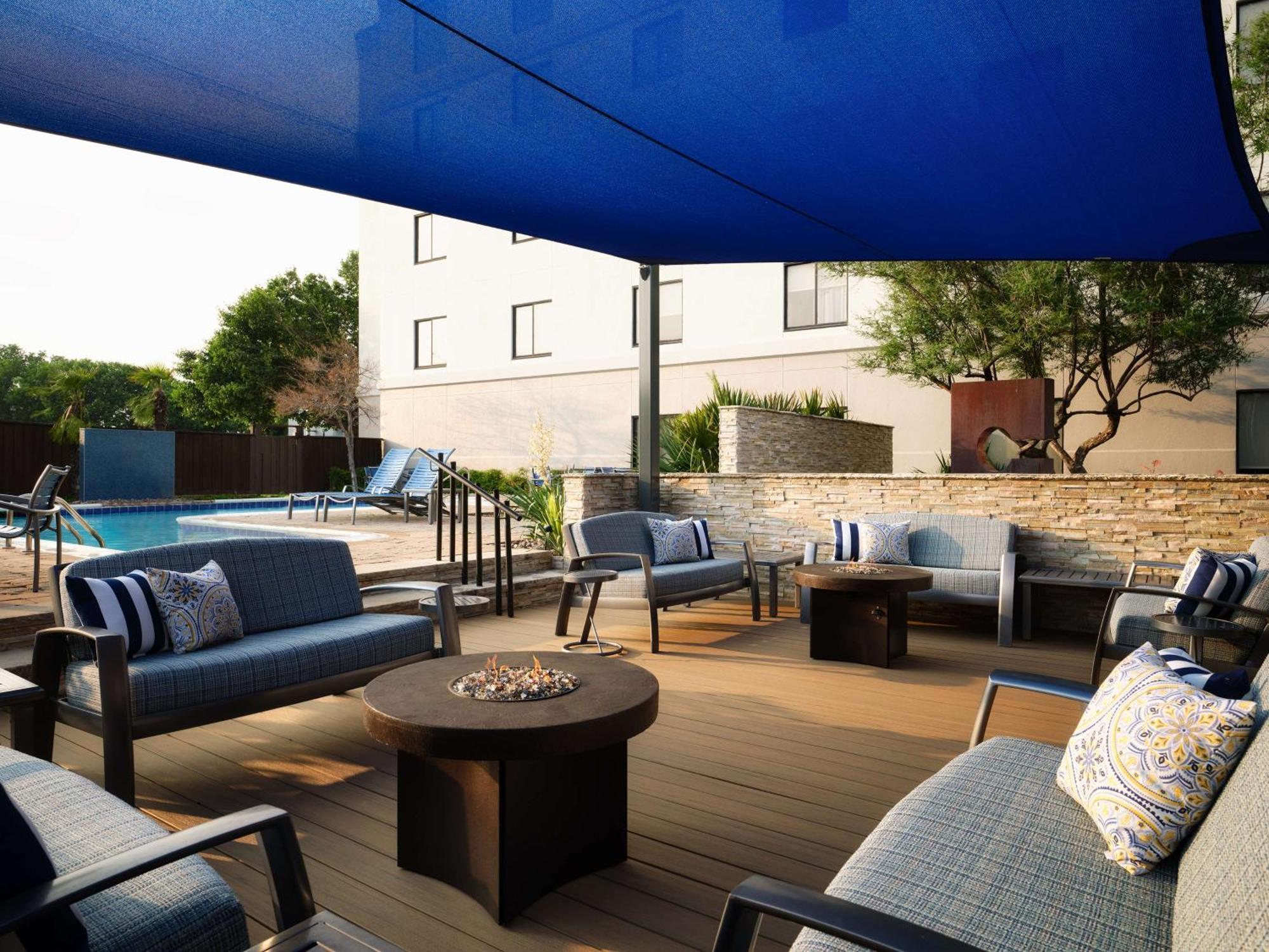Hilton Garden Inn Las Colinas Irving Bagian luar foto