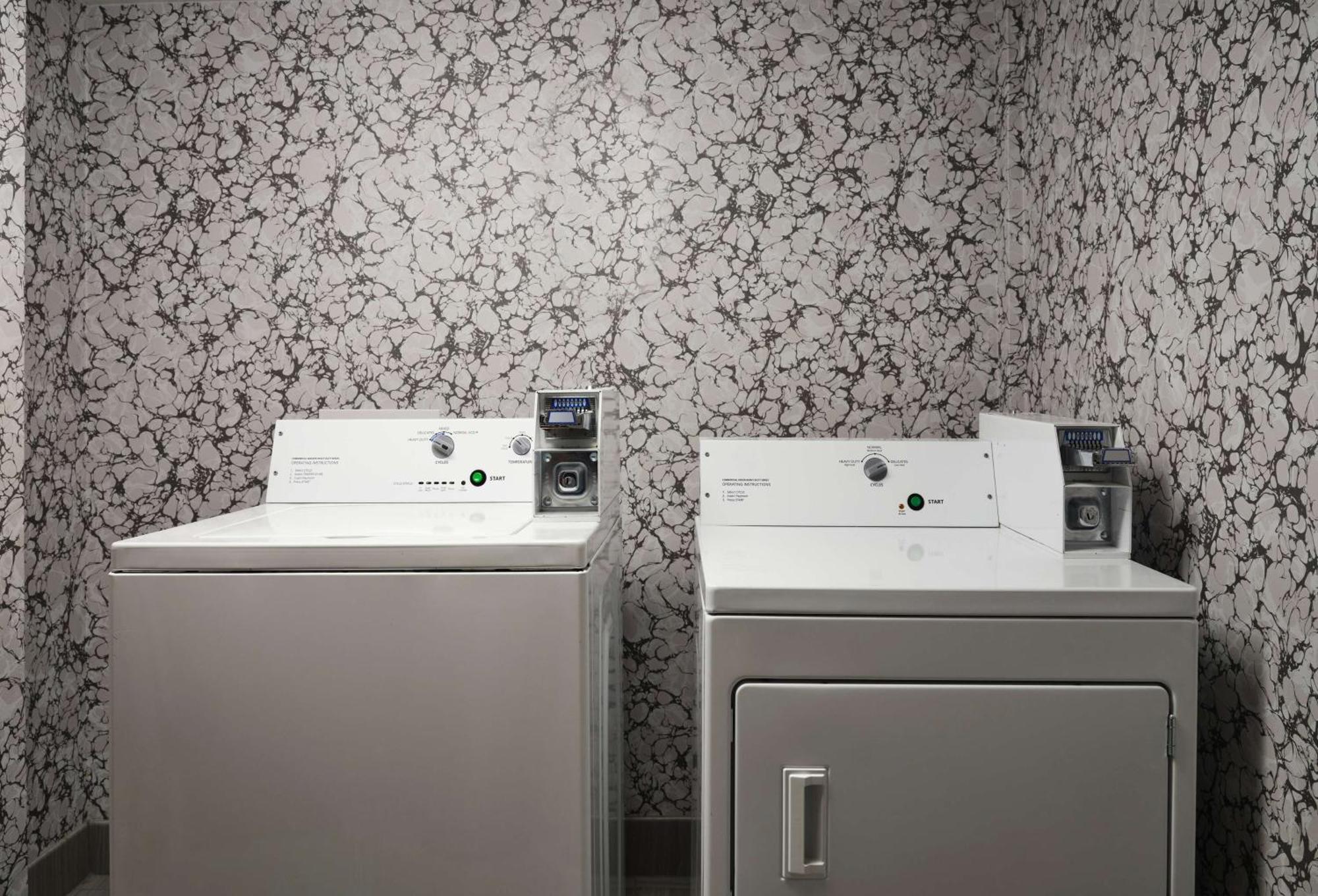 Hilton Garden Inn Las Colinas Irving Bagian luar foto