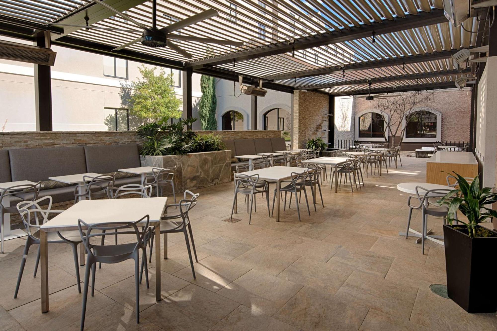 Hilton Garden Inn Las Colinas Irving Bagian luar foto