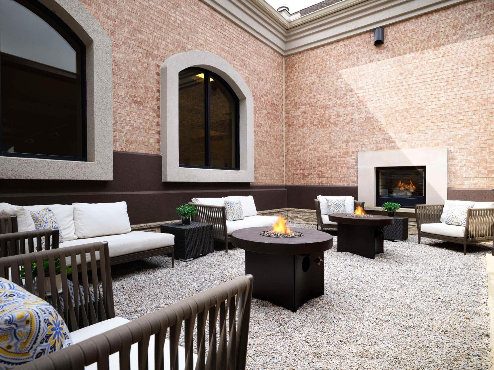 Hilton Garden Inn Las Colinas Irving Bagian luar foto