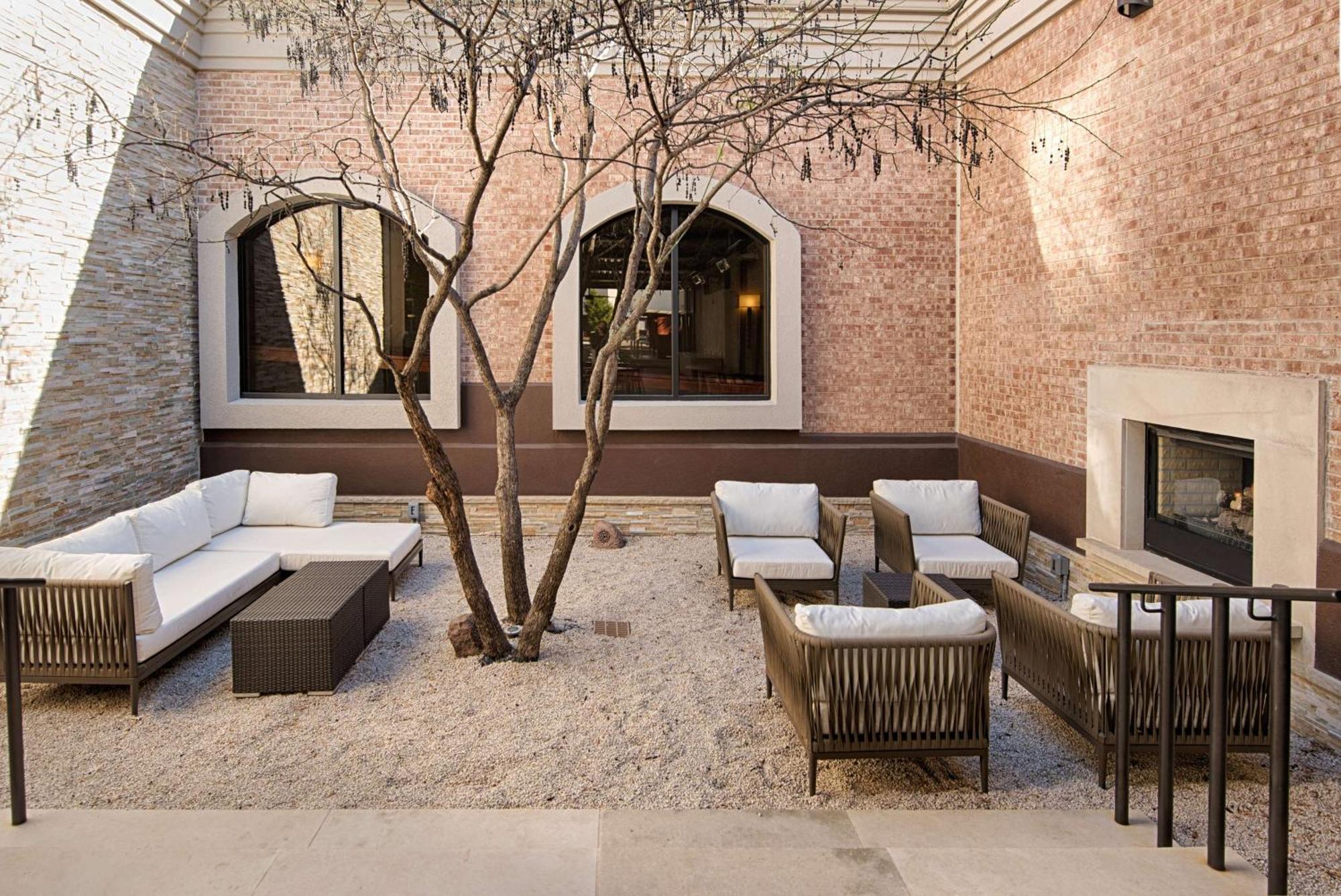 Hilton Garden Inn Las Colinas Irving Bagian luar foto